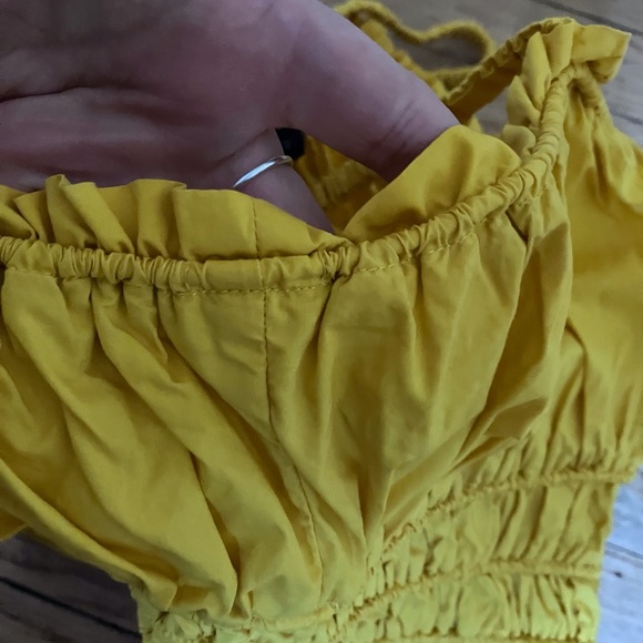 🌼Ruffle Trim Crop Tank 🌼 - Picture 8 of 9